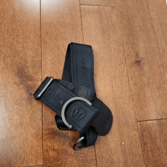 Lululemon Effortless Tote in black - Picture 12 of 14